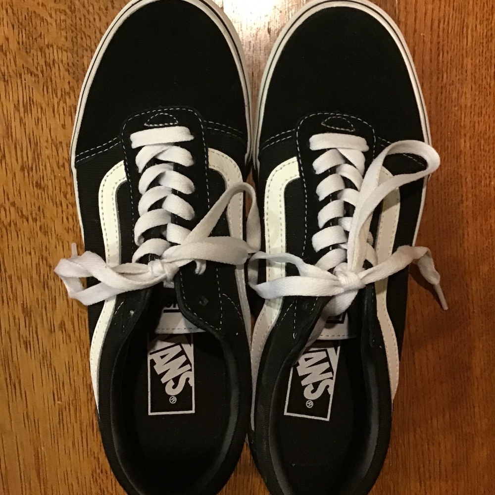 Black and white low top vans